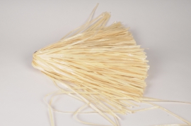 A001DC Cream synthetic raffia 80cm