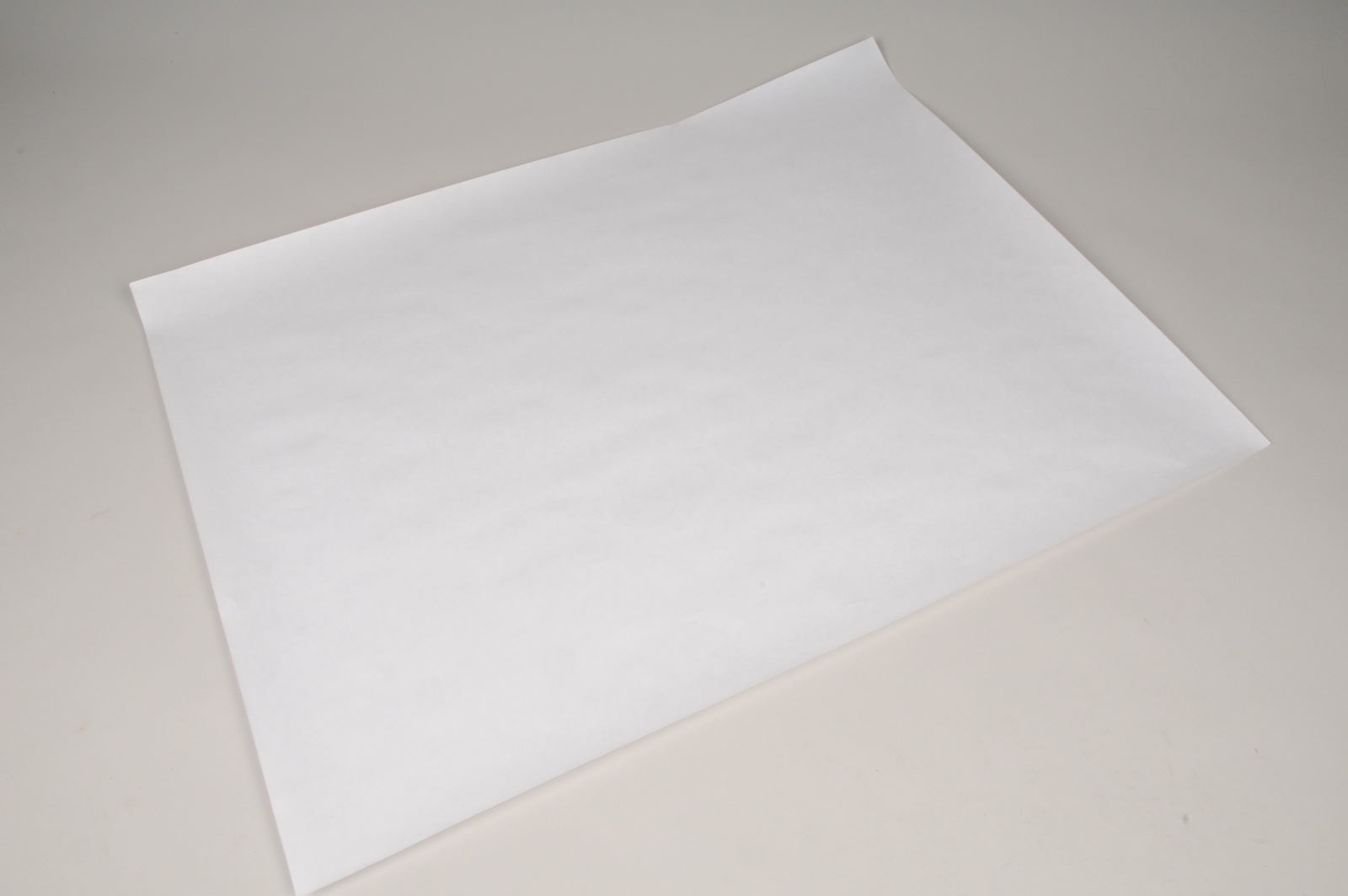 Ream of 10kg sheets white kraft paper 50x65m