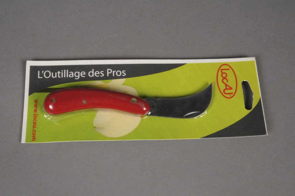 Curved pruning knife