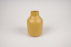 A015CC Vase en métal moutarde D9cm H14cm