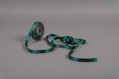 A017UN Ruban de satin vert 15mm x 25m