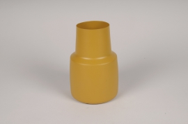 A019CC Vase en métal moutarde D11.5cm H18cm