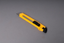 A020D5 Cutter jaune lame 18mm