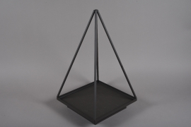 A034ZV Metal pyramid 30x30cm H60cm