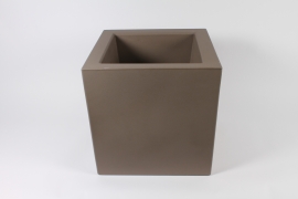 A045AT Taupe plastic pot 50x50cm H49cm