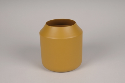 A065CC Vase en m�tal moutarde D15cm H16.5cm