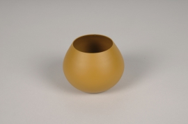 A075CC Yellow metal vase D9cm H7cm
