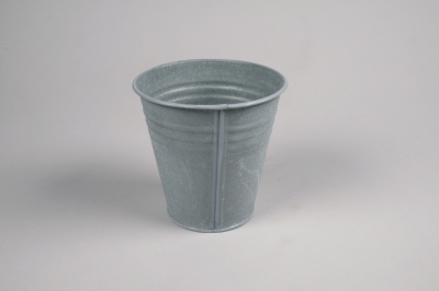 A110NM Older zinc planter D12.5cm H12.5cm
