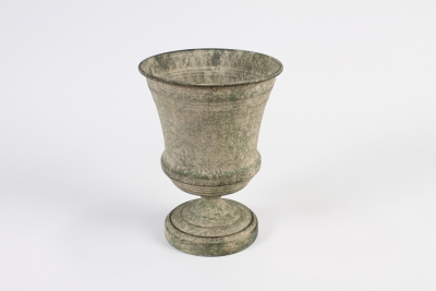 A116NM Vase M�dicis en m�tal vert antique D16cm H21cm