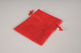 A133RB Pack of 10 red velvet bags 9x12cm