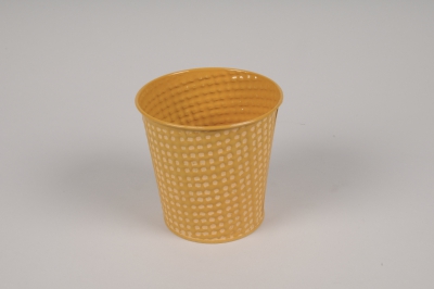 A158KM Yellow zinc planter D11cm H10.5cm