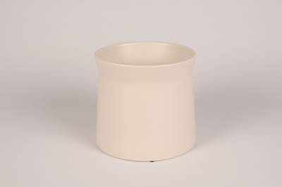 A181TT Cream ceramic planter D16.5cm H13cm