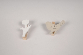 A201U7 Set of 6 assorted wooden clips