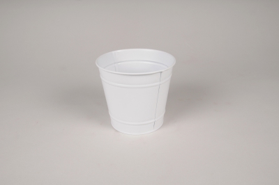 A432KM White zinc planter D11cm H10.5cm