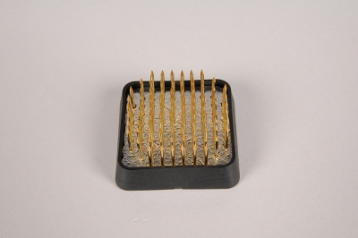 A479MG Brass flower pick 4x4cm