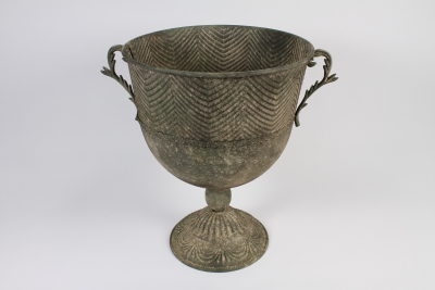 A552NM Vase M�dicis en m�tal vert antique D47cm H59cm