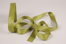 A780UN Green satin ribbon 25mm x 15m