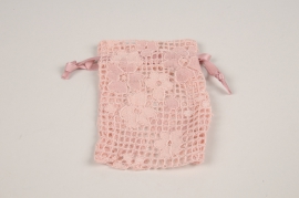 A821UN Pack of 10 pink lacework bags H12cm