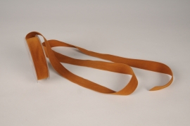 A872UN Caramel velvet ribbon 25mm x 7m