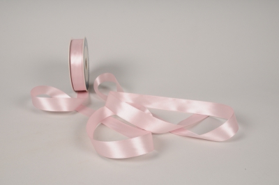 A909UN Ruban satin rose clair 25mm x 50m