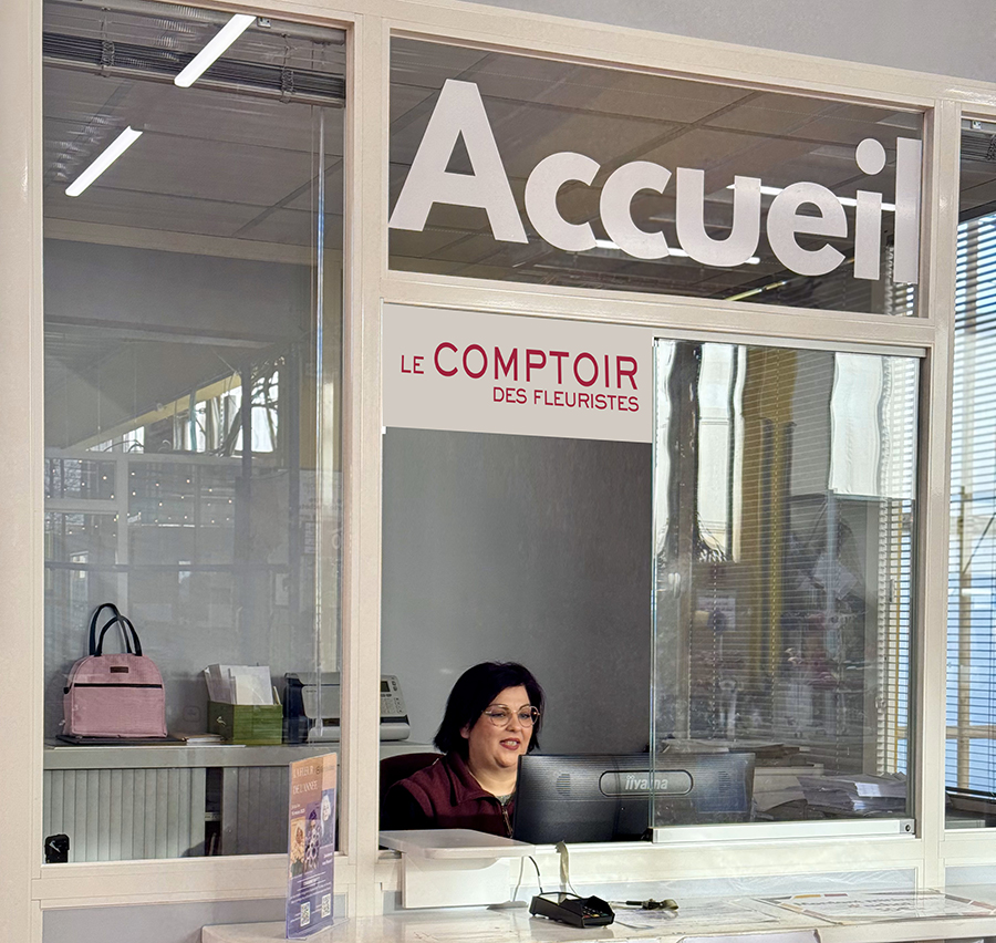 Accueil et caisse du magasin Le Comptoir des Fleuristes sur le Min de Rungis