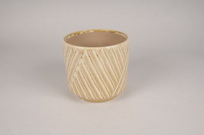 B243DQ Cream ceramic planter D18.5cm H17cm