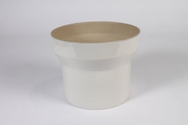 B602LE White ceramic planter D22cm H17.5cm