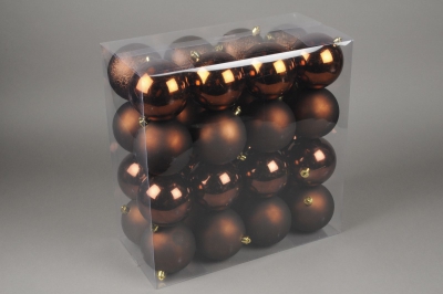 X071ZY Bo�te de 32 boules en plastique chocolat D10cm
