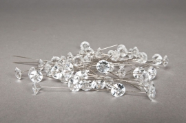 Box of 55 pins with diamonds 11mm