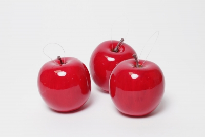 DI-000304 Bo�te de 18 pommes artificielles rouges D7.5cm