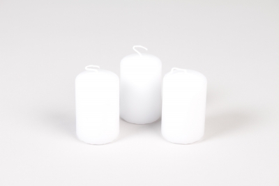 E2-000045 Bo�te de 24 bougies cylindres blanches D4cm H6cm