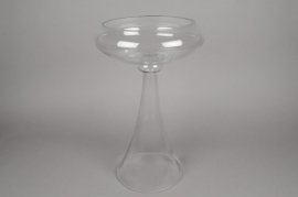 A081K9 Glass stemmed bowl D25cm H43cm