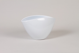 I0-000101 Glossy white ceramic planter 26.5x18cm H17cm
