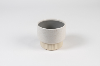 J6-000016 Cache-pot en c�ramique cr�me D11cm H9.5cm