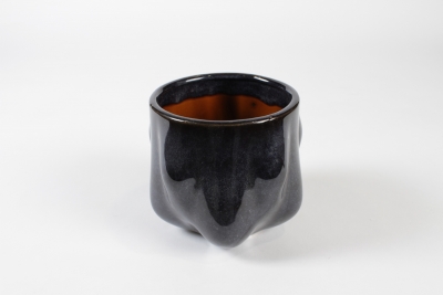 J6-000031 Cache-pot en c�ramique bleu fonc� D11.5cm H10.5cm