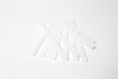 QV-000354 2kg bag of glue sticks