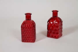 R4-000184 Bouteille en verre rouge assorti 6,5x6.5cm H13,5cm