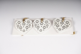 SV25U7 Set of 3 hanging wooden white hearts D8cm