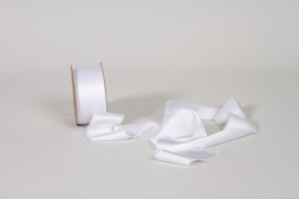 UN-000828 White satin ribbon 50mm x 10m