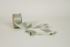 UN-000830 Green satin ribbon 50mm x 10m