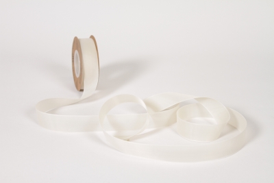 UN-000836 Ruban en organza cr�me 25mm x 20m