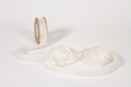 UN-000836 Ruban en organza cr&egrave;me 25mm x 20m