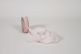 UN-000840 Ruban en organza rose poudr&eacute; 25mm x 20m