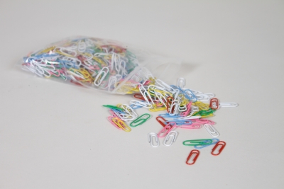 VE-000006 Sachet de 500 trombones 28mm, couleurs assorties