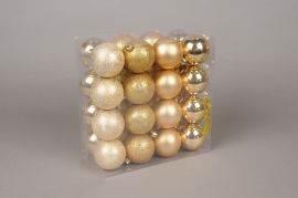 X006ZY Boîte de 32 boules en plastique or D6cm