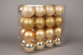 X008ZY Box of 32 plastic balls gold diameter 10cm