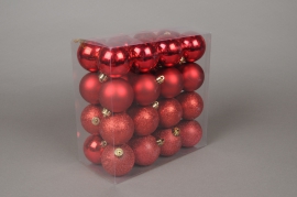 X015ZY Box of 32 plastic balls red D6cm