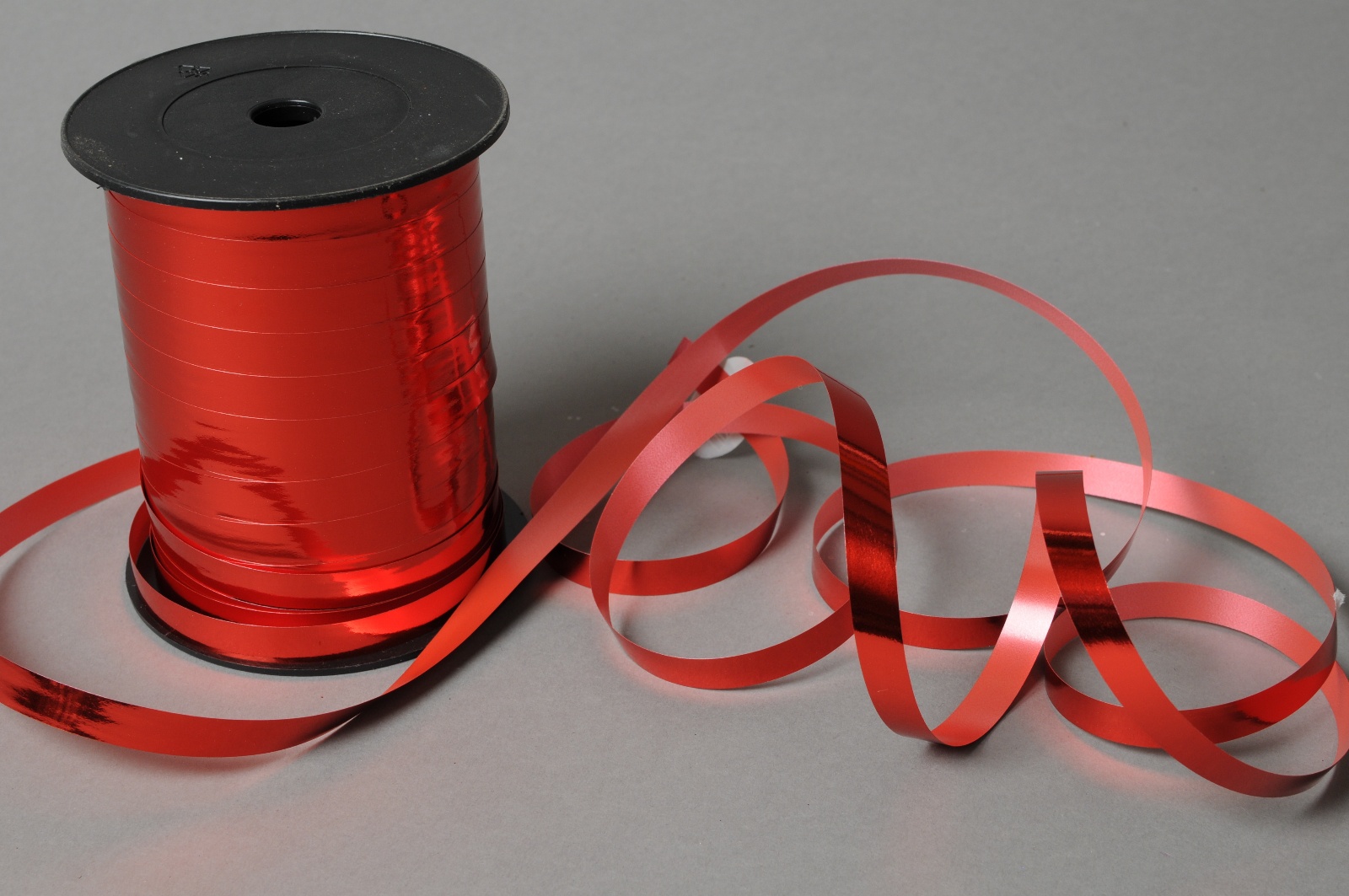 Shiny red metal curling ribbon 10mm x 250m