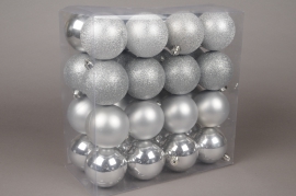 X026ZY Boîte de 32 boules en plastique argent D10cm