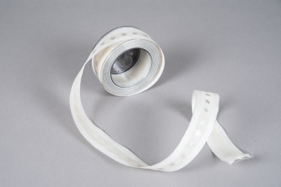 X028QL Buttermilk ribbon with star 40mm x 15m